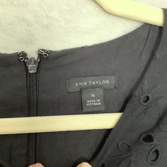 Ann Taylor Black Sleeveless Eyelet Peplum Blouse Top Women Size 16 100% Cotton - Picture 3 of 7